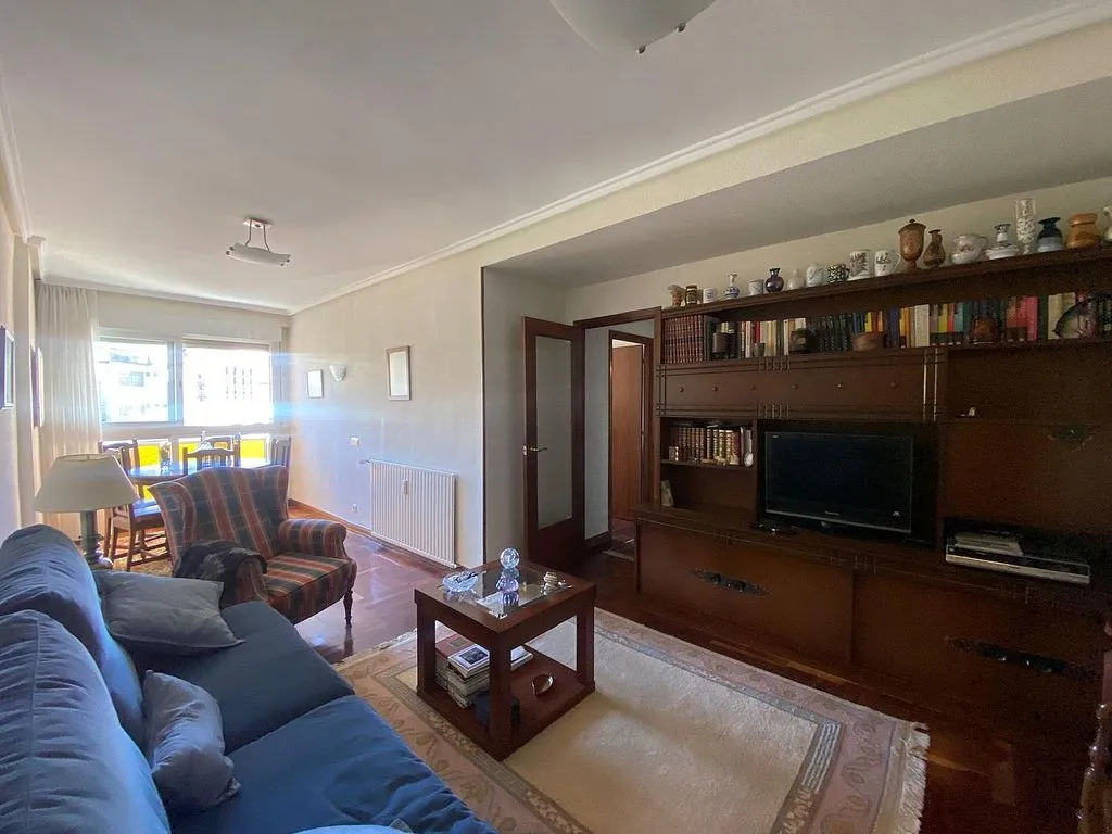 Elutuba - Three-Bedroom Flat with Balcony in Urkizu