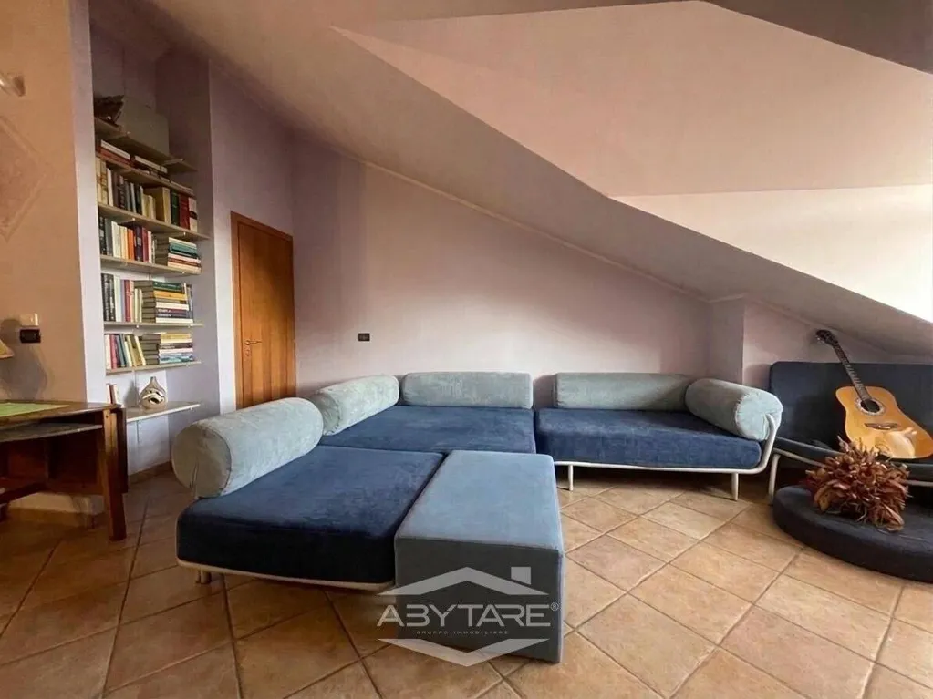 Séjour - Two-Level Apartment with Terraces in Nichelino