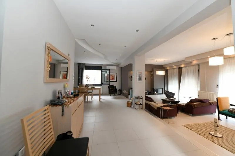 Séjour - Three-Bedroom House with Garden in Kallithea, Serres