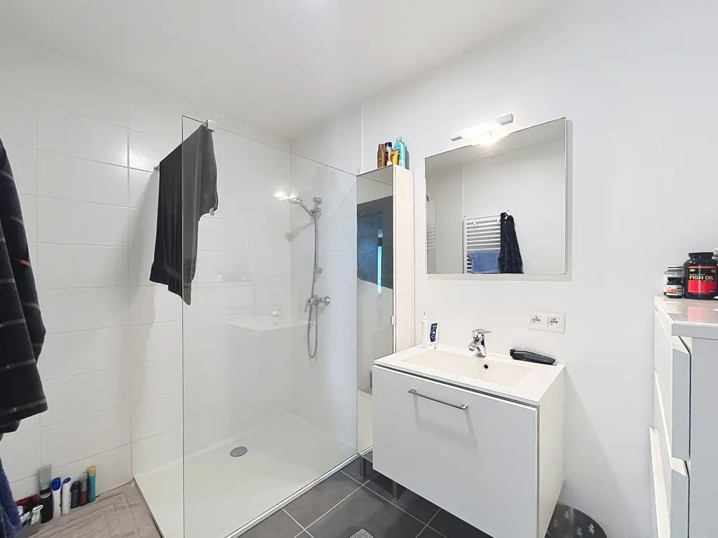 Salles de bain - Appartement Moderne avec Terrasse près de la Gare de Bruges