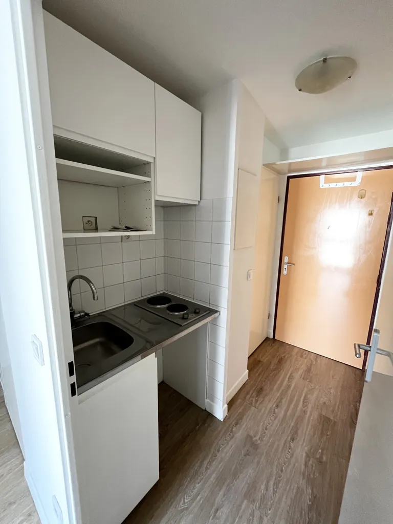 Cuisine - Studio avec Ascenseur au Faubourg de l'Arche, Courbevoie