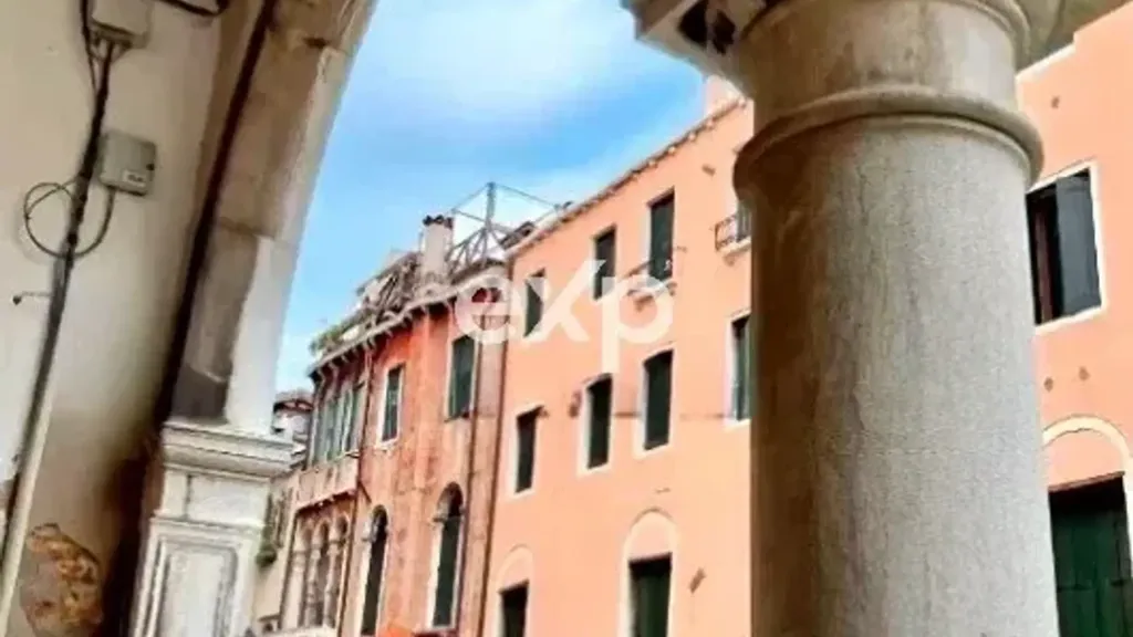 Giardino - Restored Apartment with Rio View in Venice