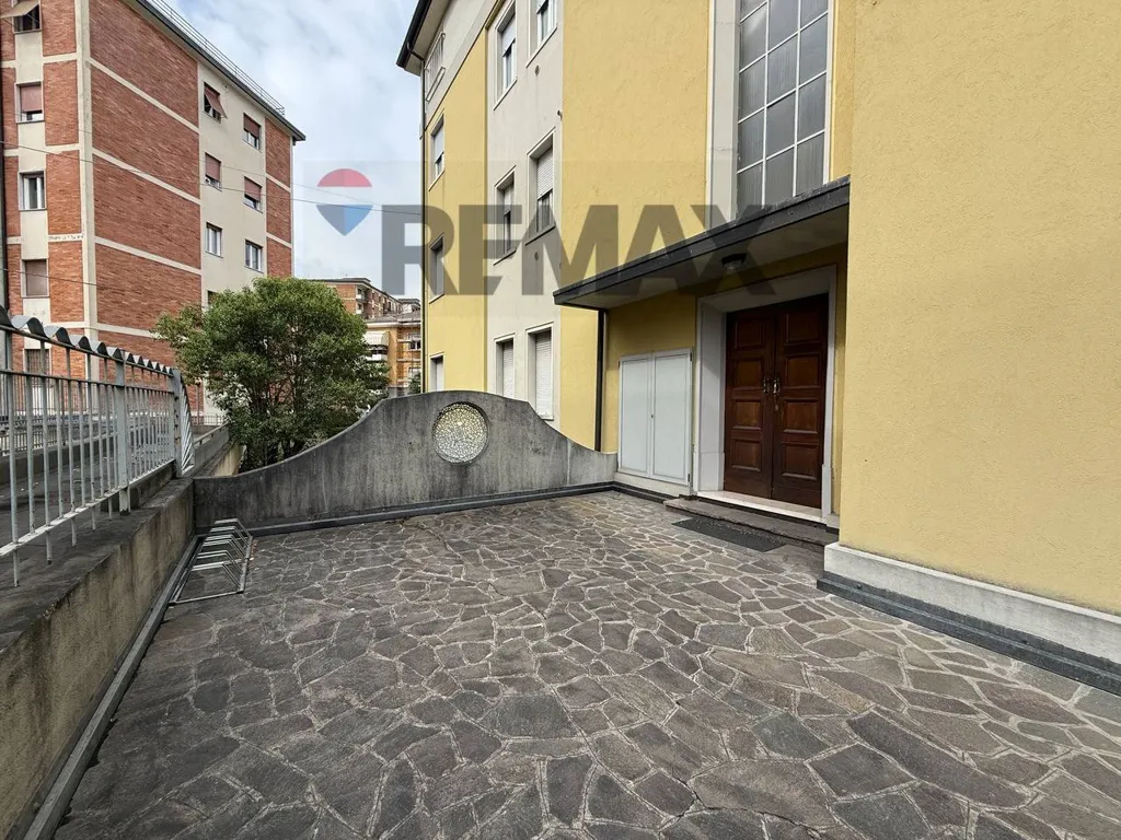 Jardin - Spacious Apartment with Balconies in Brescia