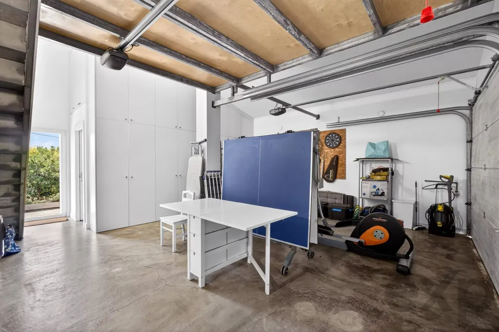 Garage - Single-Story Villa with Private Pool in Vale da Rosa