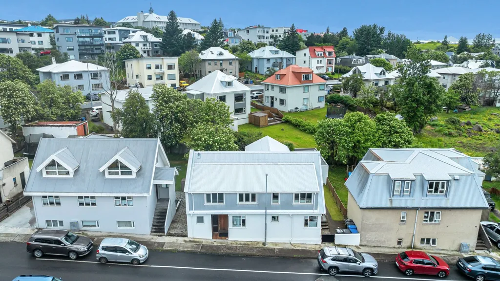 Vista aerea - Duplex with Studio Potential in Holtsgata
