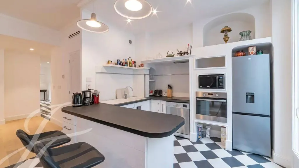 Cuisine - Appartement Duplex Rénové au Centre de Cannes