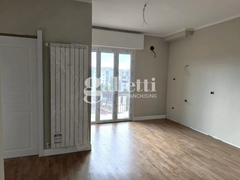 Toad - Fully Rented Trilocale with Balcony in Florence