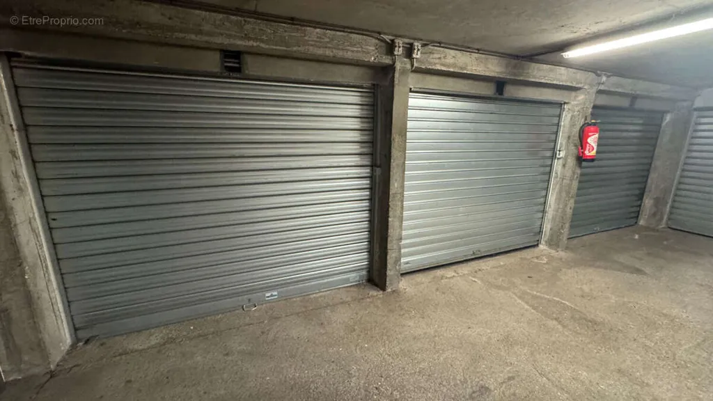 Garage - Appartement de 5 Pièces avec Terrasse à Montmorency