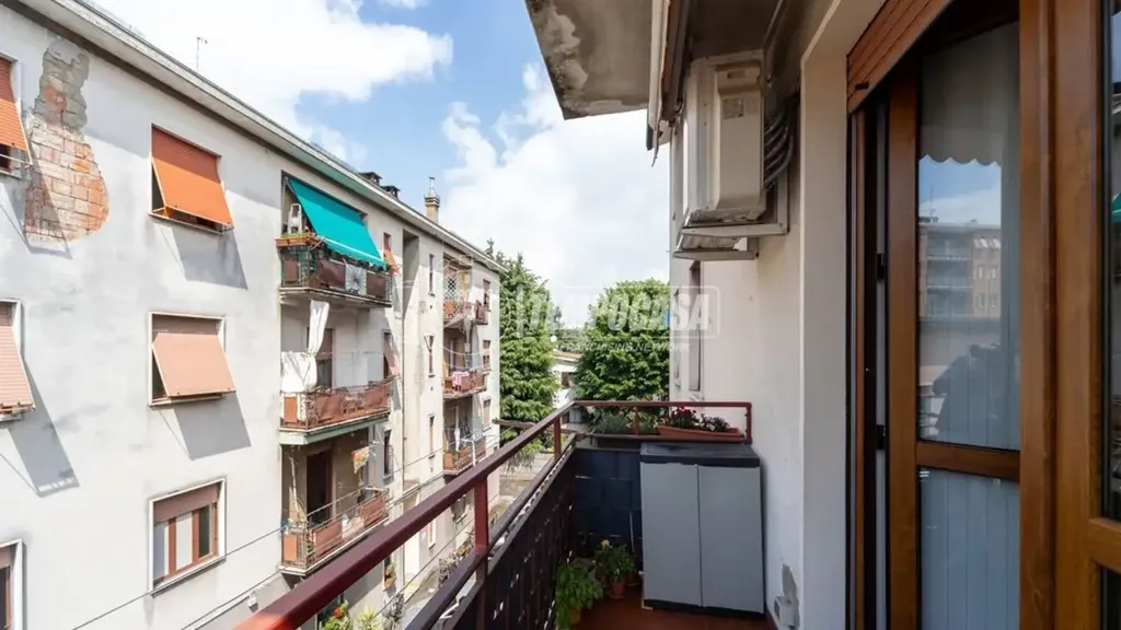 Balcon - Modernised Three-Bedroom Apartment in Muggiò