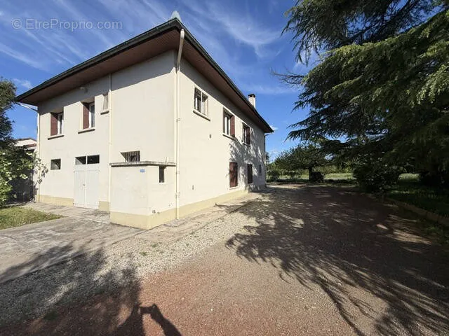 Exterior - Villa with Garden near Toulouse