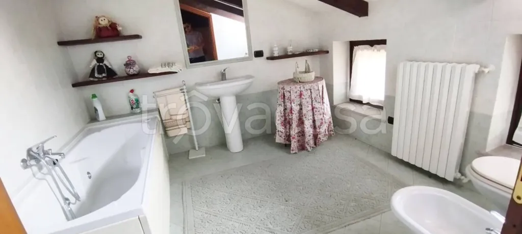 Salles de bain - Three-Level House with Terrace in Fossano