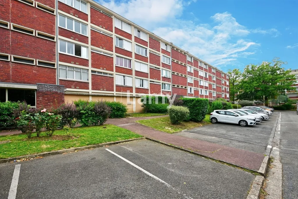 Välivaade - 3-Bedroom Apartment with Balcony in Central Location