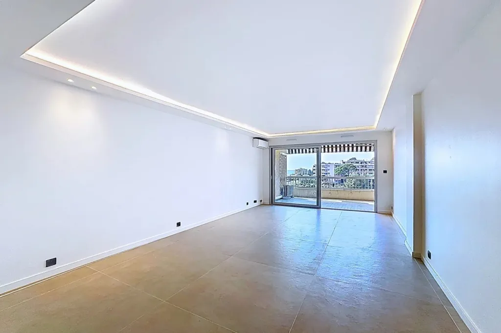 Toad - Renovated 4-Piece Apartment with Sea View in Nice