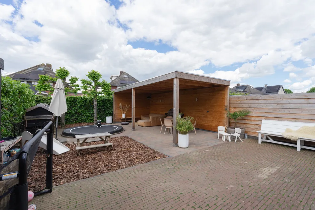 Aed - Two-Storey House with Garden in Angeren