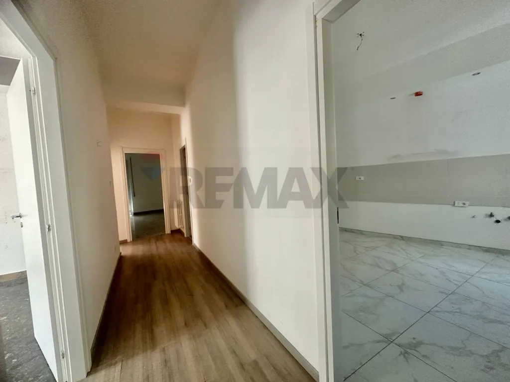 Esik - Spacious Apartment with Balcony in Matera