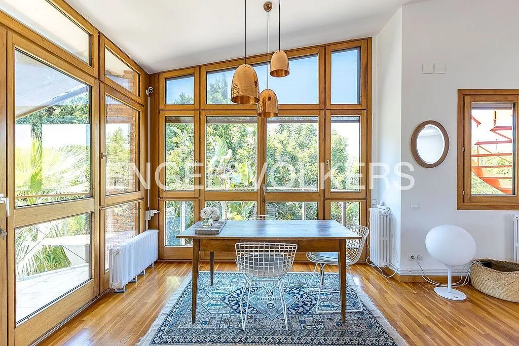Sala da pranzo - Architectural Villa with Terrace in L'Aragai