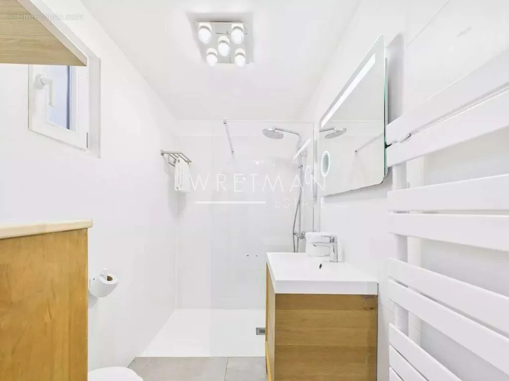 Salles de bain - Villa 4 Chambres avec Piscine dans un Domaine Privé à Cannes Ouest