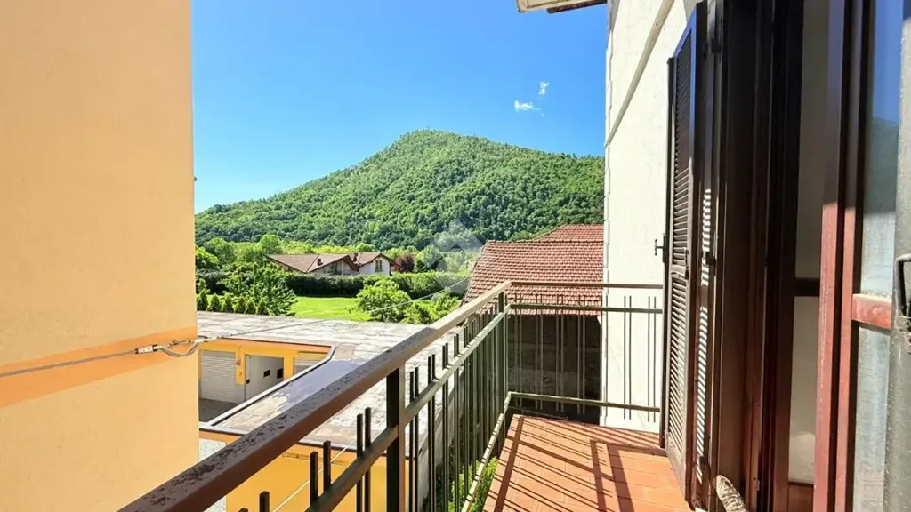 Balcon - Apartment with Three Balconies in Lanzo Torinese