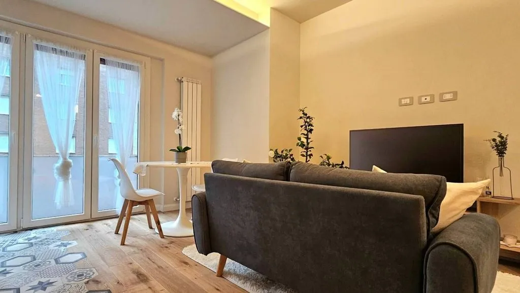 Elutuba - Luxury Flat with Balcony in Milan