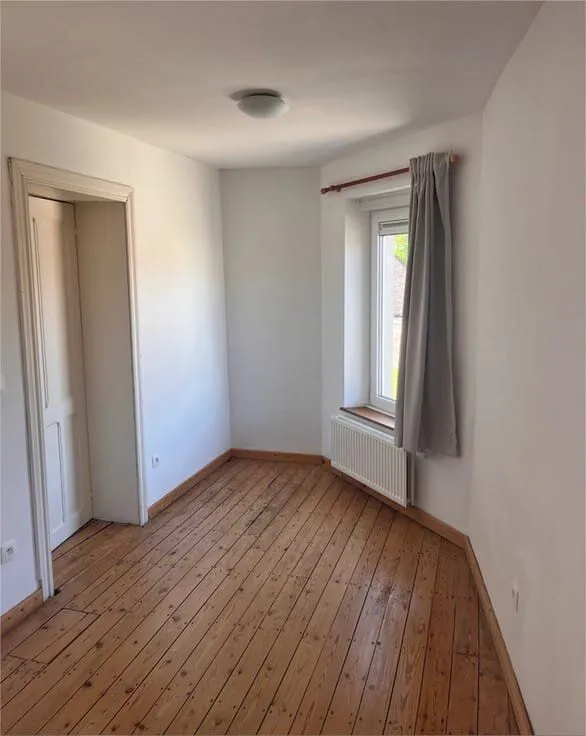 Maison 3 Façades avec Jardin et Bureau à Proximité du Village