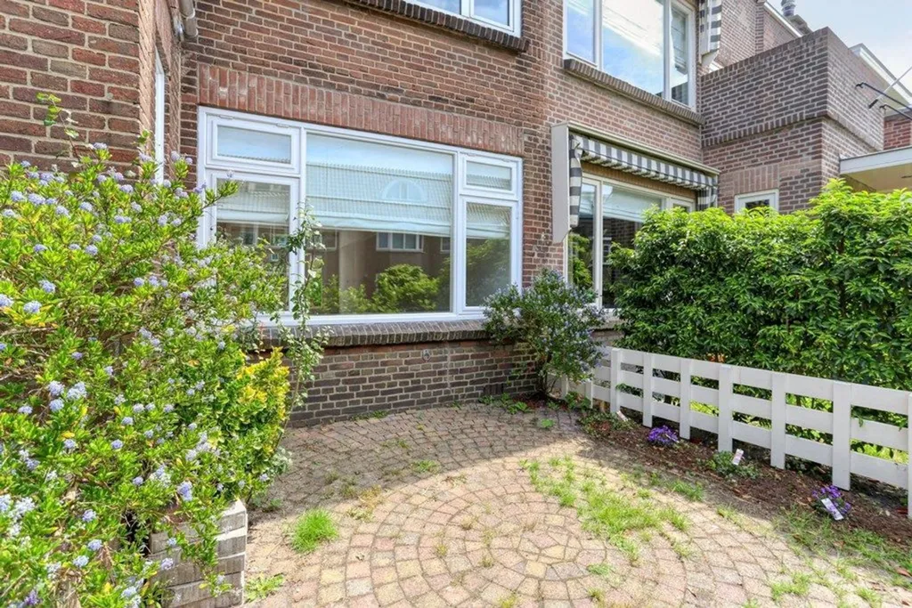 Aed - Tussenwoning with Garden in Den Haag