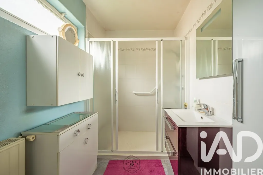 Salles de bain - Maison Mitoyenne avec Terrasse dans Environnement Calme