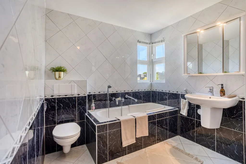 Salles de bain - Detached House with Office in Hammerveld, Roermond