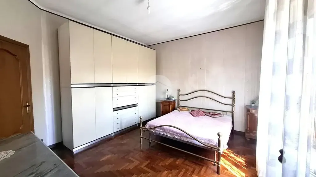 Camere da letto - Appartamento con balcone in centro a Voghera
