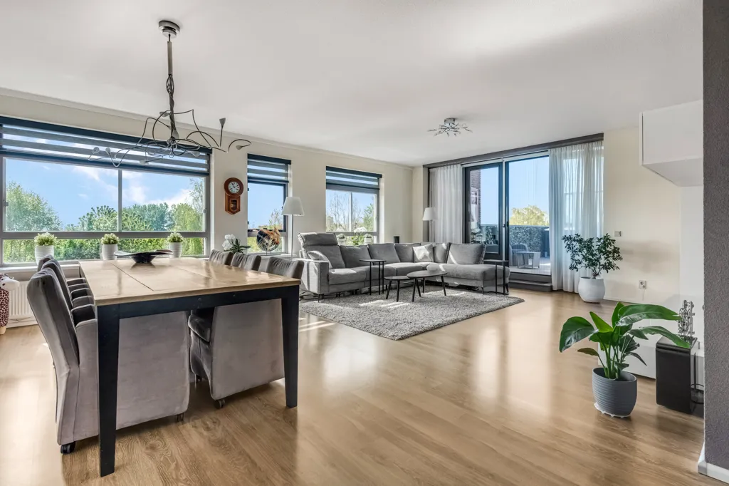 Söögituba - Luxury Corner Penthouse with Large Terrace in Almere
