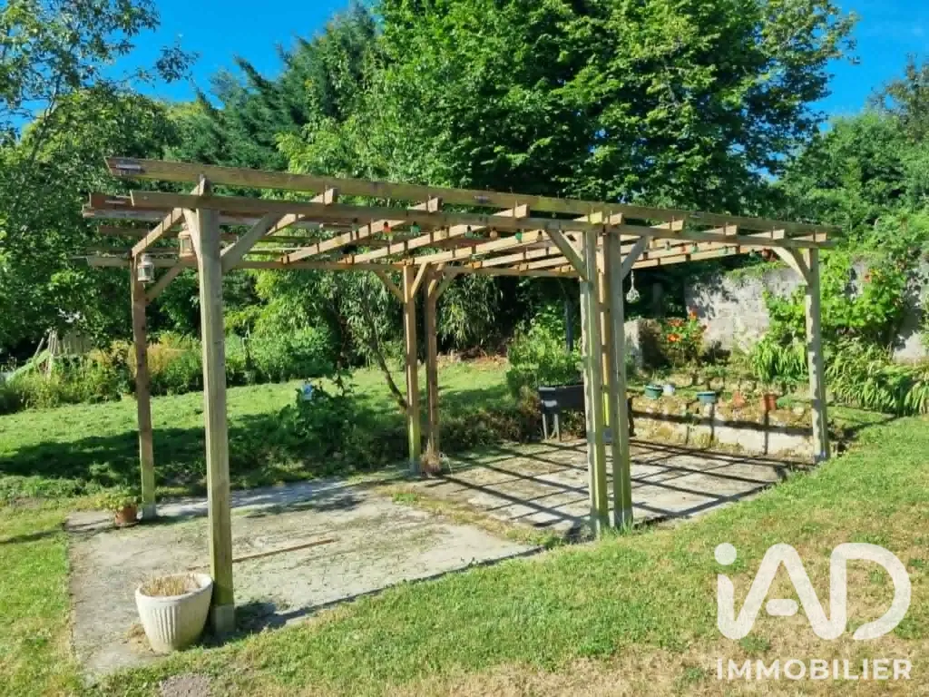 Giardino - Authentic Longère with Wooded Garden in Melrand