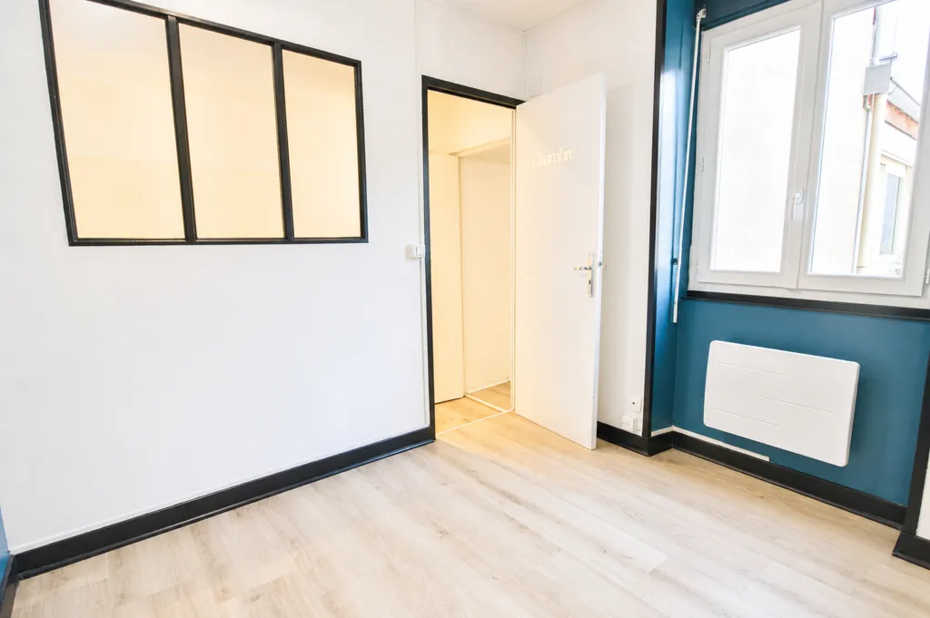 Rooms - Renovated 2-Bed Flat in Moulins Centre