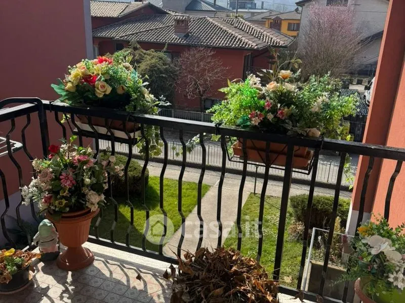 Balcone - Appartamento con terrazzo e box a Casnigo