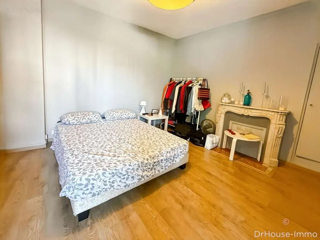 Bedrooms - 2-Bedroom Apartment with Balcony in Dijon