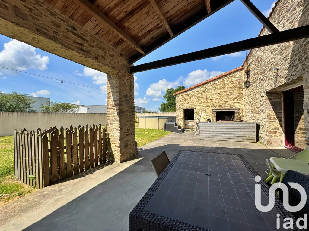 Terrasse - Maison Familiale avec Piscine à Montaigu