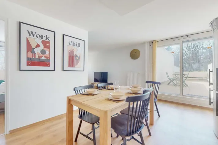 Private Room with Shared Facilities in Nanterre