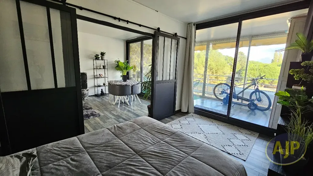 Magamistoad - 3-Bedroom Apartment with Loggia in Arcachon