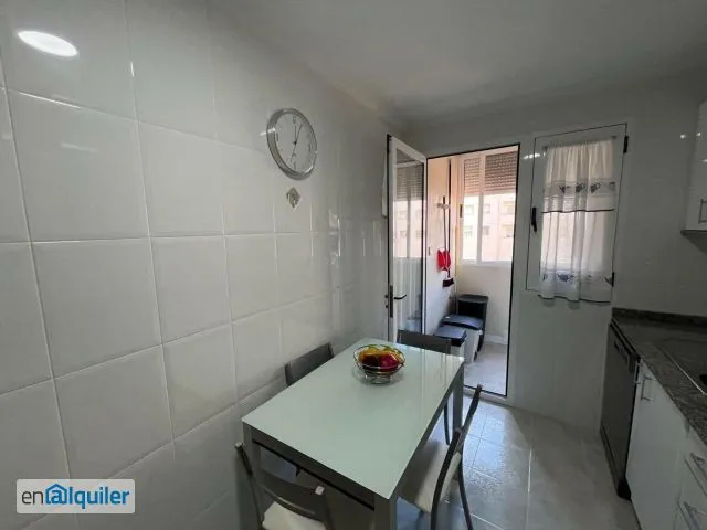 Salle à manger - Furnished Flat with Balcony in Almansa