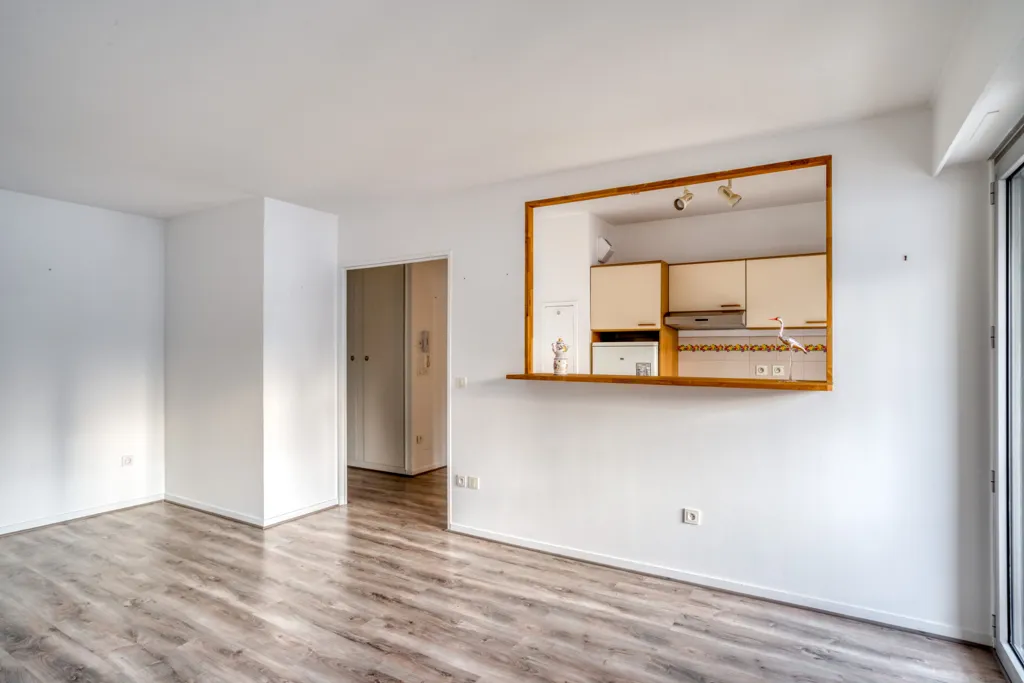 Elutuba - 2-Bedroom with Impressive View in Courbevoie