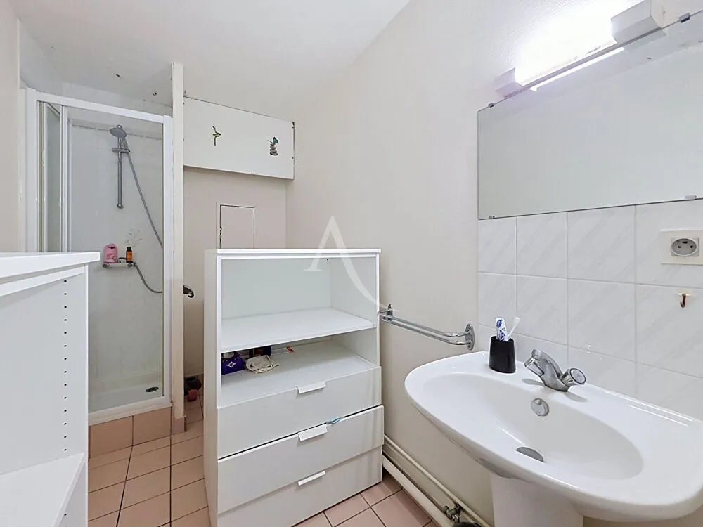 Salles de bain - Studio avec Vue sur la Maine à Reculée