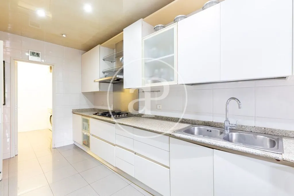 Cuisine - Luxury Townhouse with Pool in Sabadell Centre