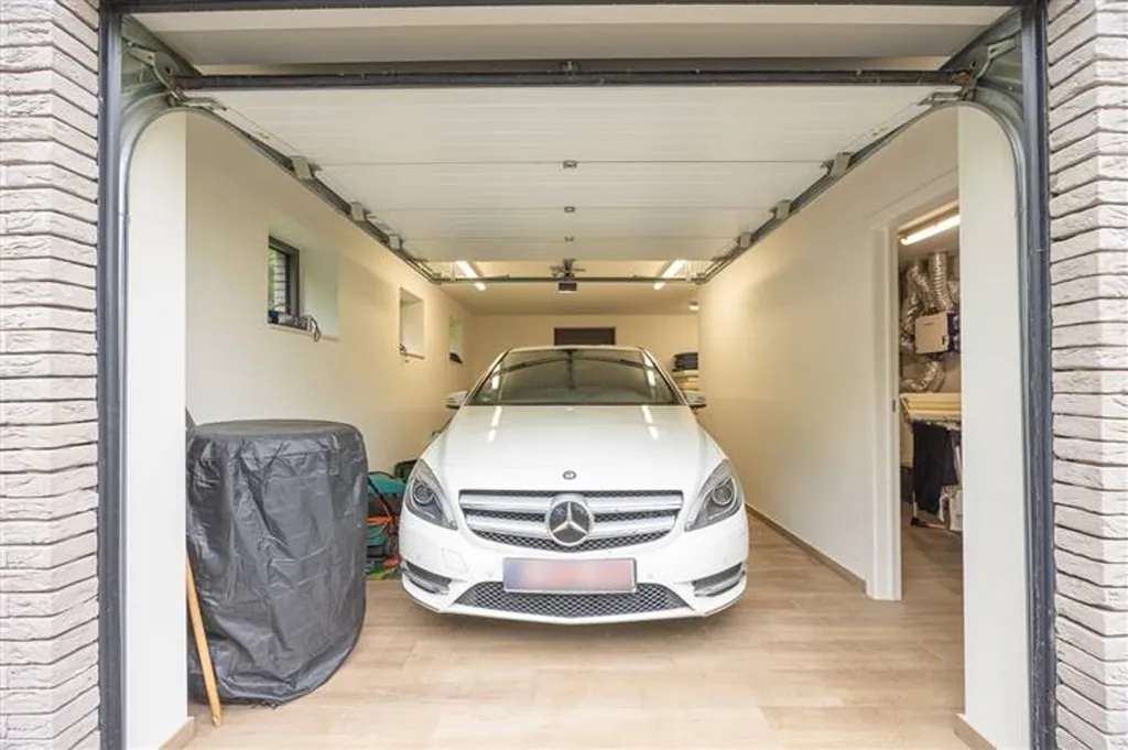 Garage - Villa moderne avec terrasse à Brasschaat