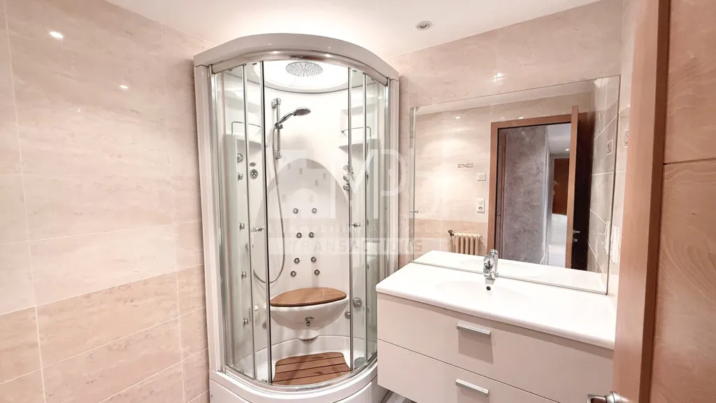 Salles de bain - Appartement 4 Pièces avec Balcon à Bourg-En-Bresse