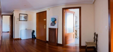 Entrée - Modern Flat with Lift in Miribilla