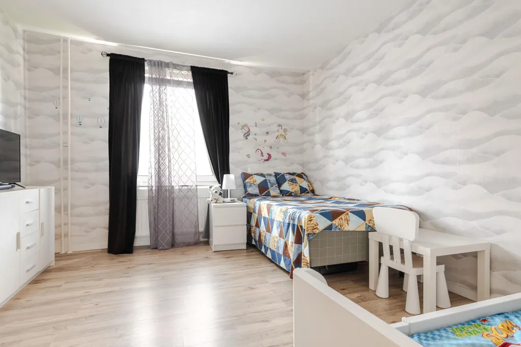 Camere da letto - Terraced House with Glazed Balcony in Central Location