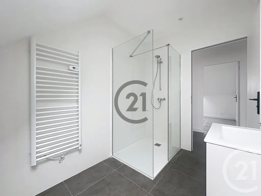 Salles de bain - Appartement 4 Pièces avec Jardin à Saint-Clément