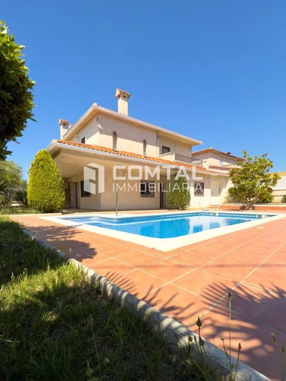 Pool - Luxury Detached House with Private Pool in Cubelles