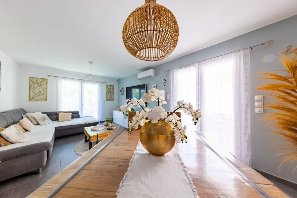 Salle à manger - Villa Contemporaine avec Piscine à Restinclières
