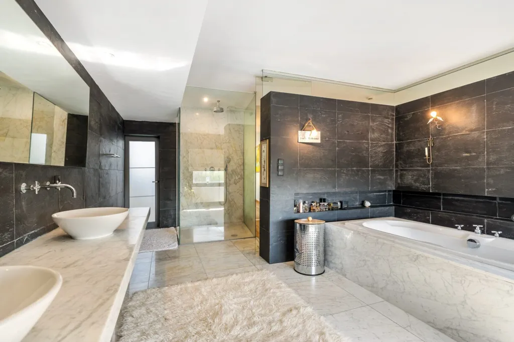 Salles de bain - Villa Luxueuse avec Piscine à Bilzen
