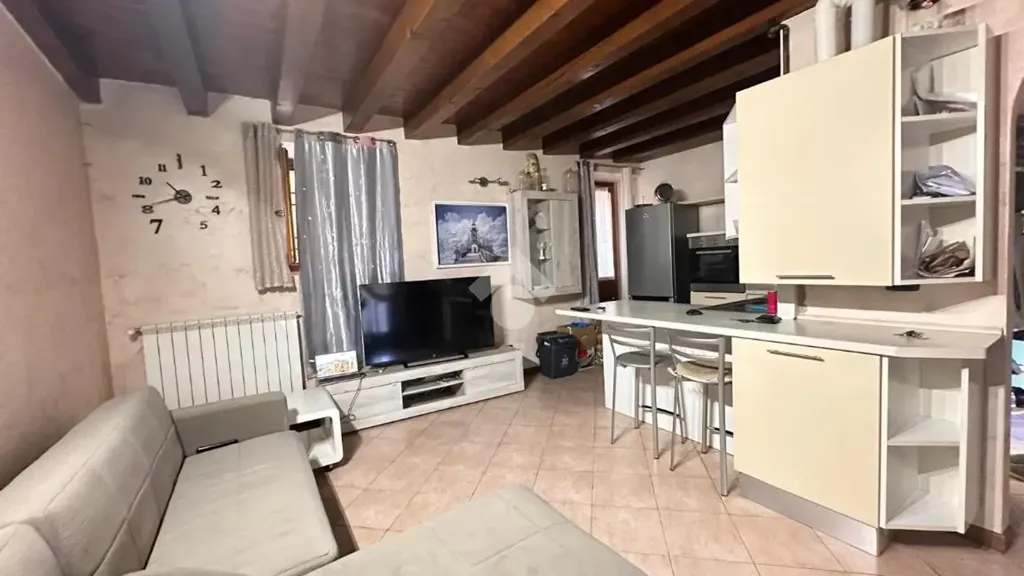 Séjour - Rearranged Apartment with Central Location in Curno