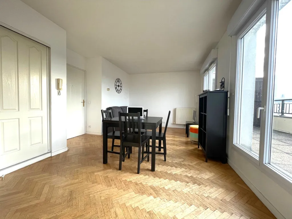 Söögituba - Studio with West-Facing Terrace in Courbevoie